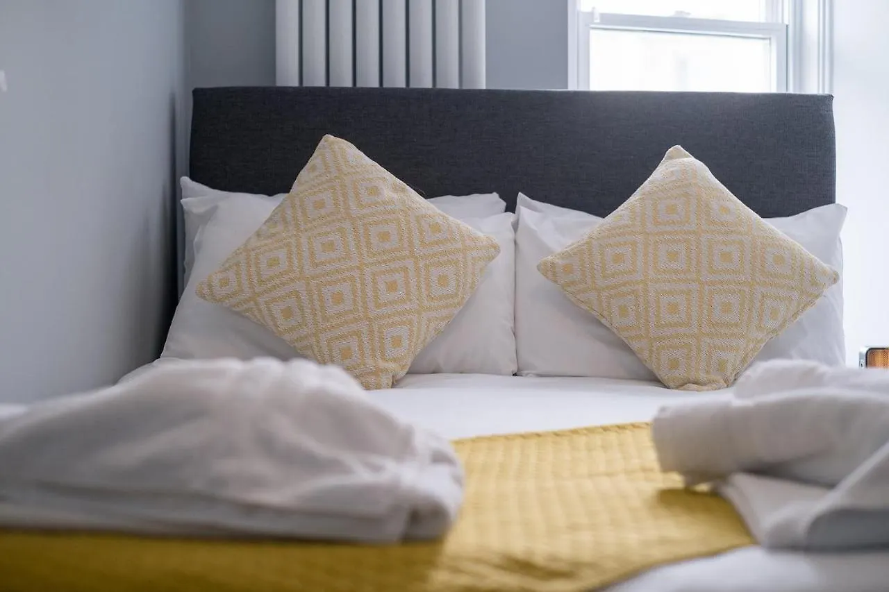 Modern Apartments With Sea Views, Steps From Brighton Beach & The Royal Pavilion 0*,  United Kingdom