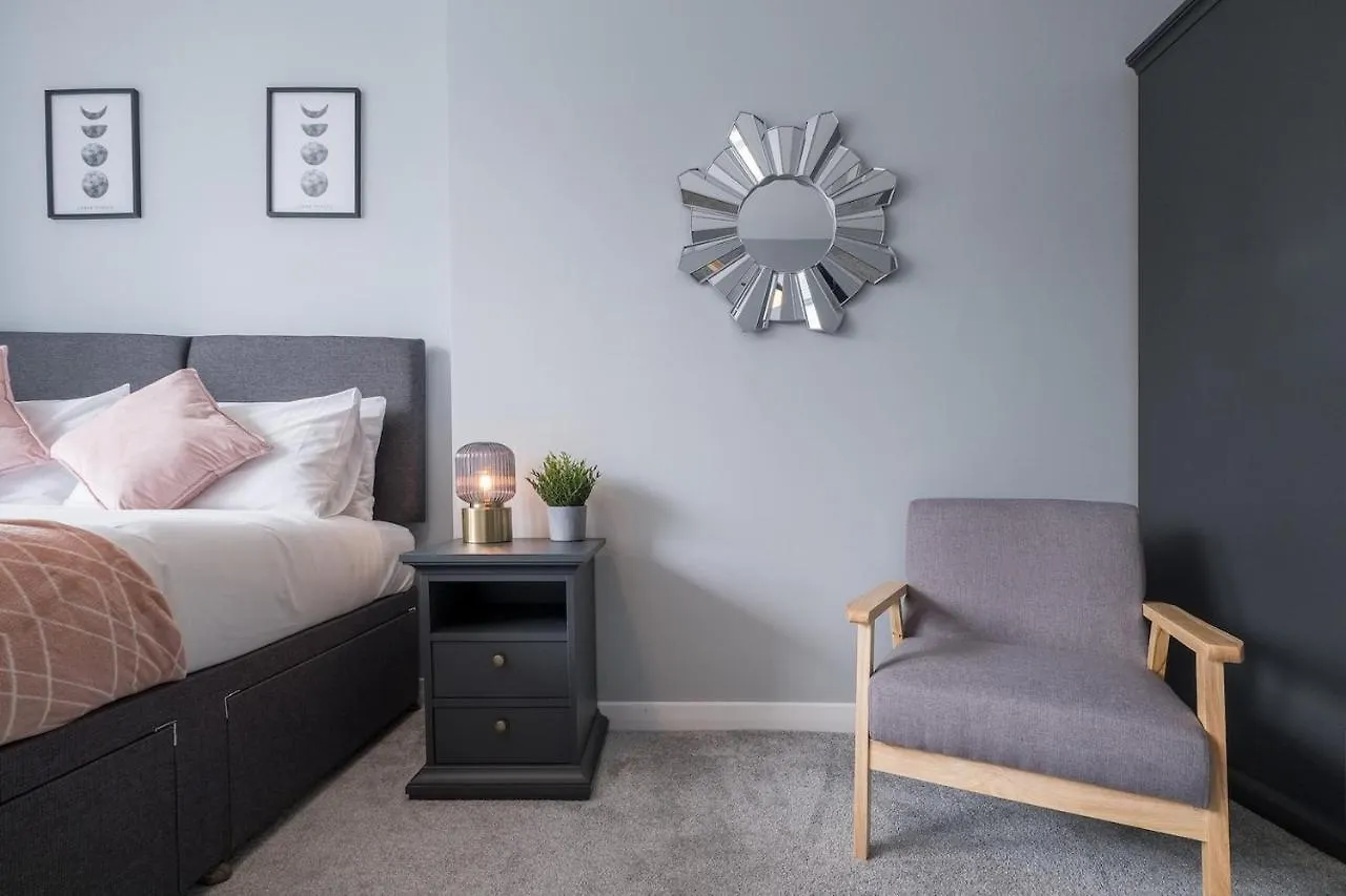 Modern Apartments With Sea Views, Steps From Brighton Beach & The Royal Pavilion 0*,  United Kingdom
