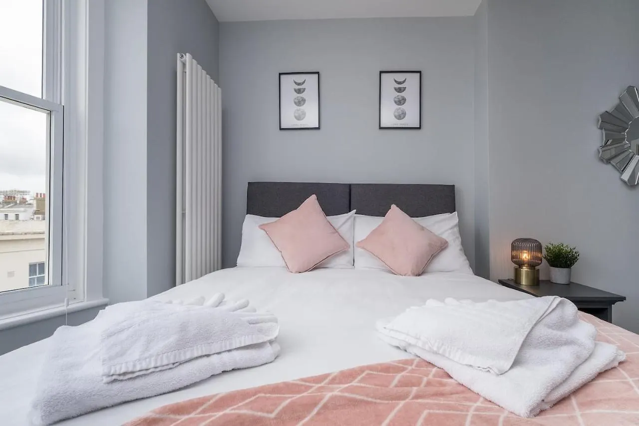 Modern Apartments With Sea Views, Steps From Brighton Beach & The Royal Pavilion 0*,