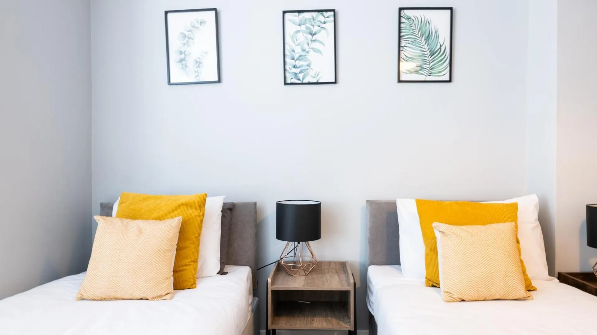 Modern Apartments With Sea Views, Steps From Brighton Beach & The Royal Pavilion