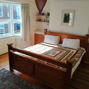 Apartment Spacious 2 Bed Maisonette Near Town, That Sleeps 6, Brighton