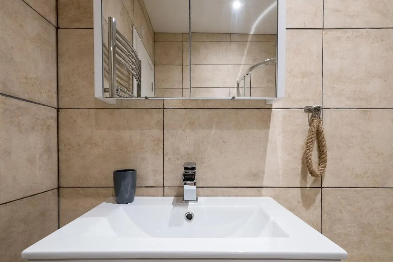 Modern Apartments With Sea Views, Steps From Brighton Beach & The Royal Pavilion 0*,  United Kingdom