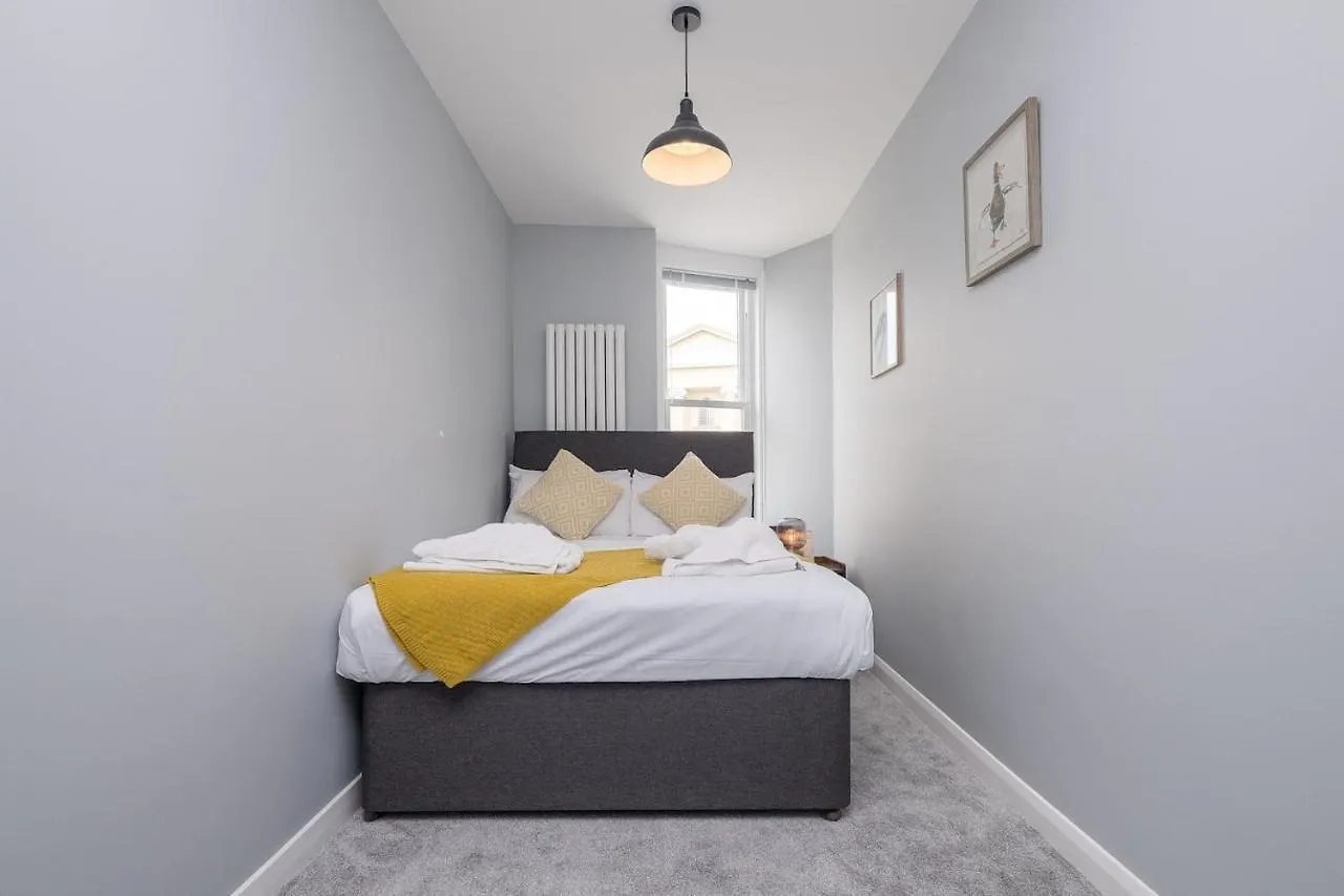 Modern Apartments With Sea Views, Steps From Brighton Beach & The Royal Pavilion 0*,  United Kingdom